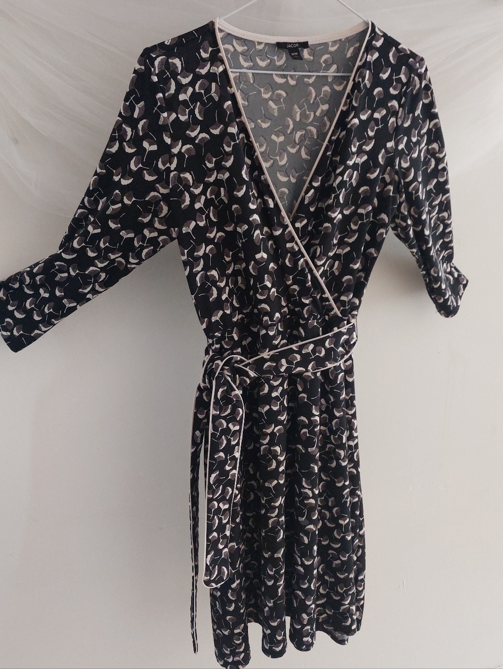 Jacob Black Cream Ginkgo Leaf Print Faux Wrap Dress 3/4 Sleeve Midi Size Medium - Picture 10 of 14